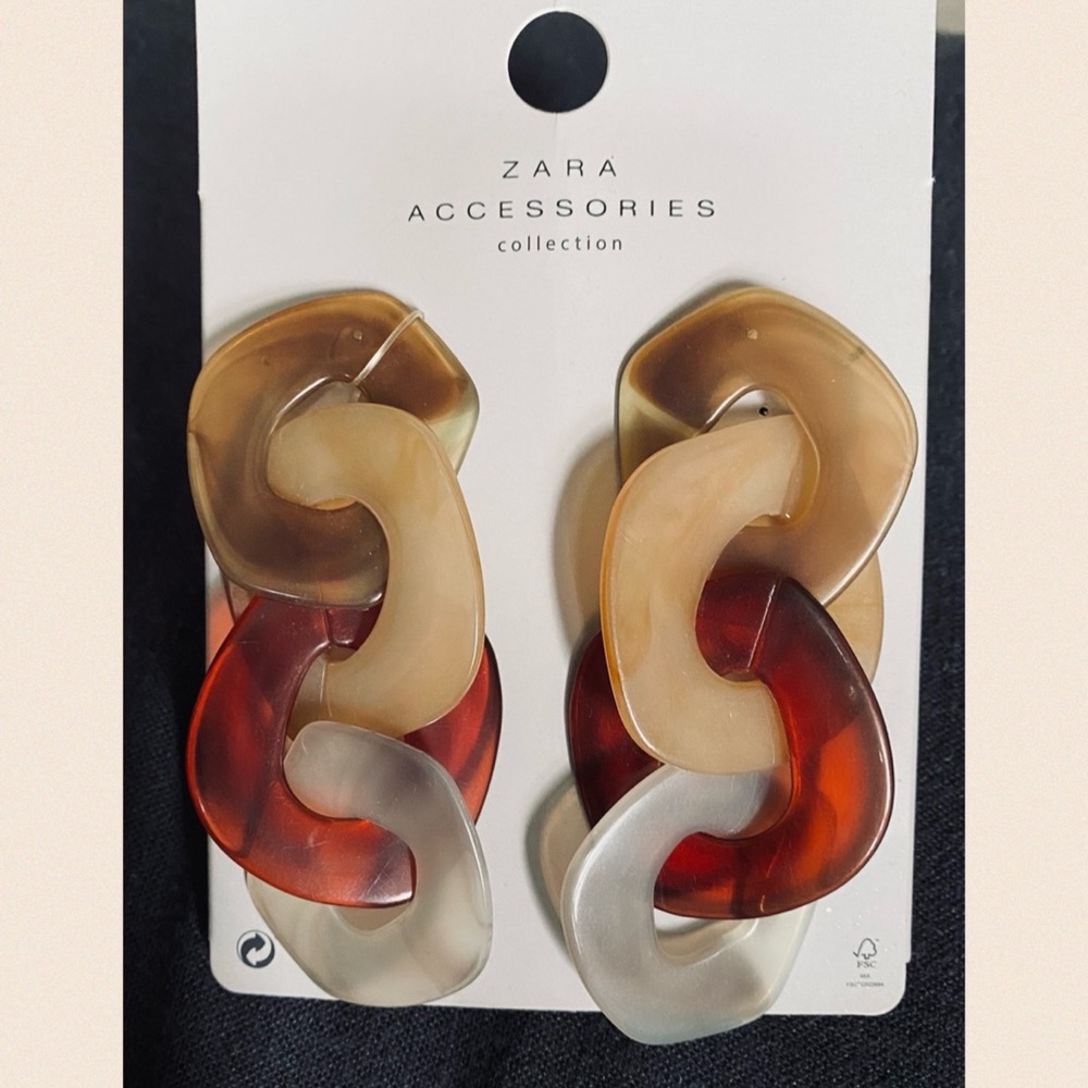 ZARA ACRYLIC LINK EARRINGS NEW IN PACKAGING